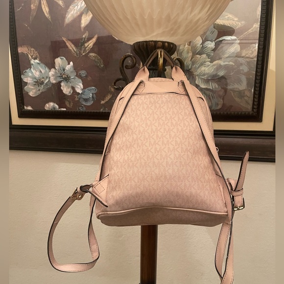 Michael Kors please check all picture of condition - Picture 3 of 17